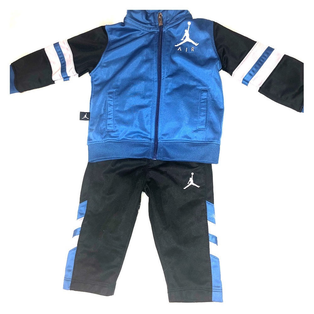 🦕 Jordan track suit